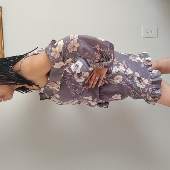 Floral Romper! 🌺🌼🌻 - Picture 3 of 6